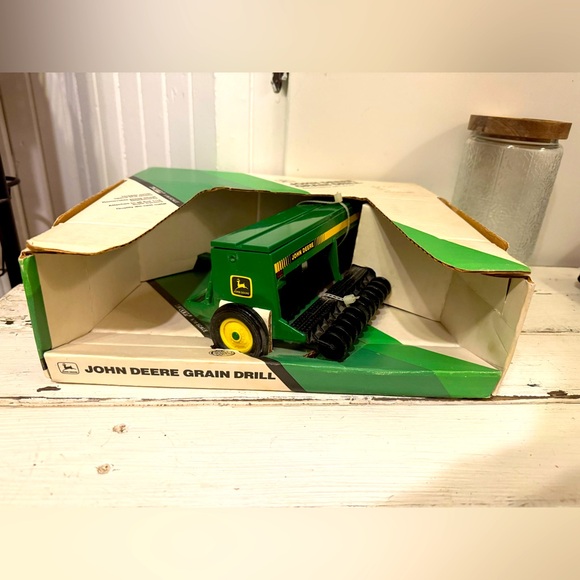 1/16 Ertl Farm Toy John Deere Grain   Drill  New In Box. Vintage - Picture 1 of 11